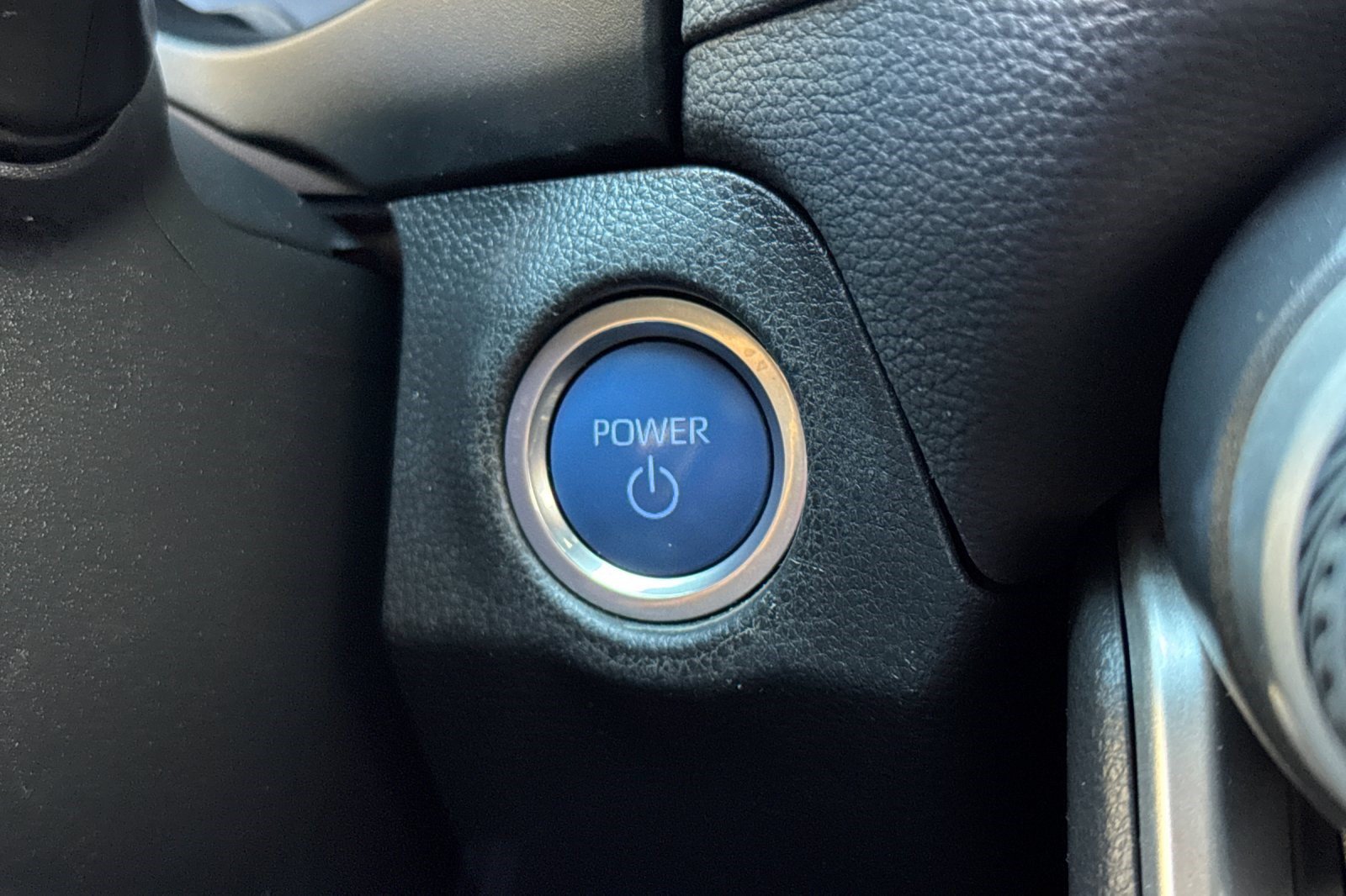 Used 2022 Toyota RAV4 SE w/ Weather & Moonroof Package AWD/4WD image 17