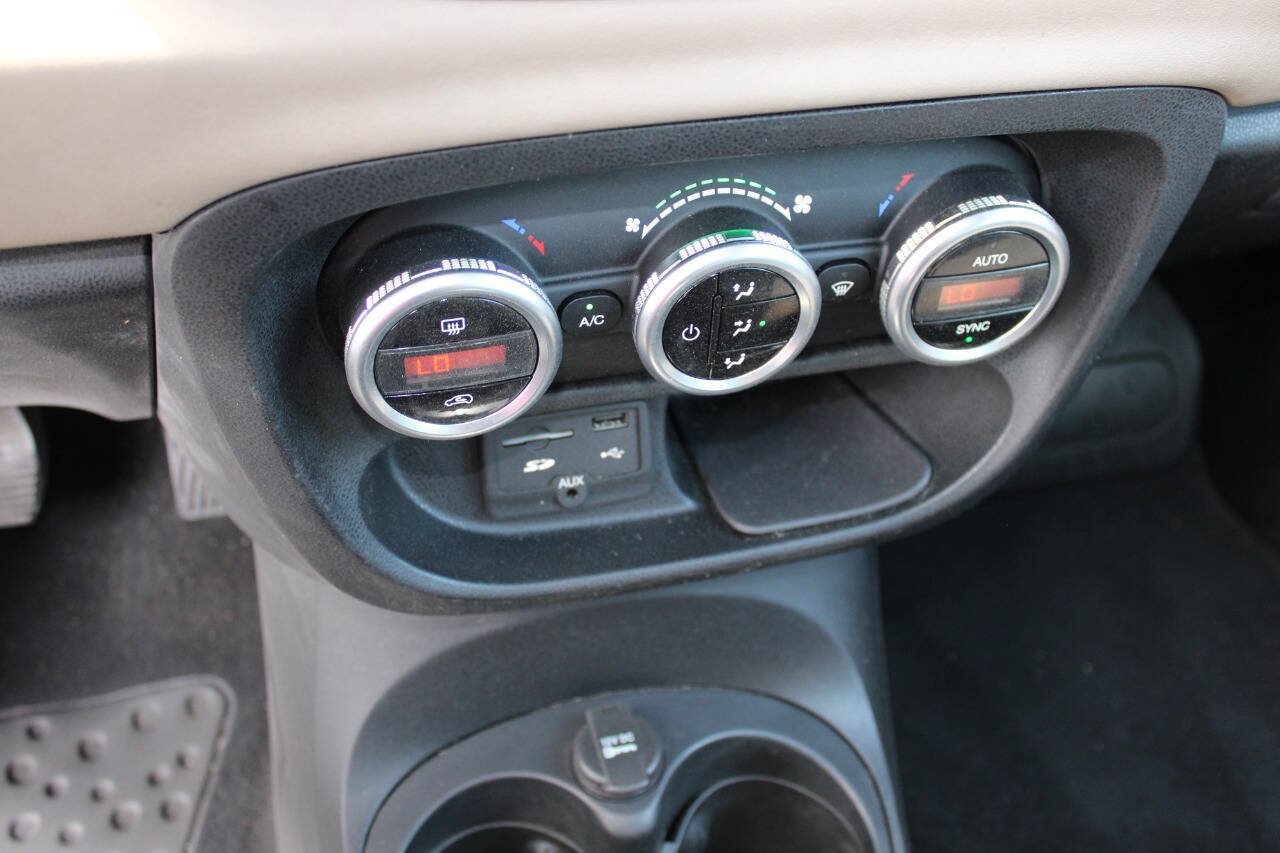 Used 2014 FIAT 500L Lounge FWD image 16
