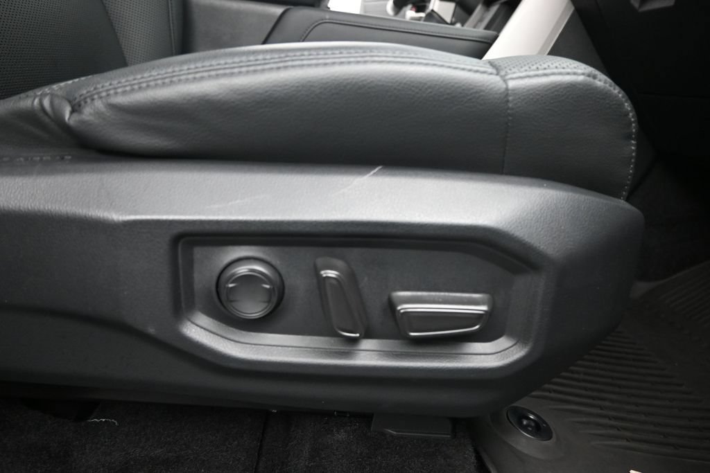 Used 2024 Toyota Tundra Limited AWD/4WD image 12