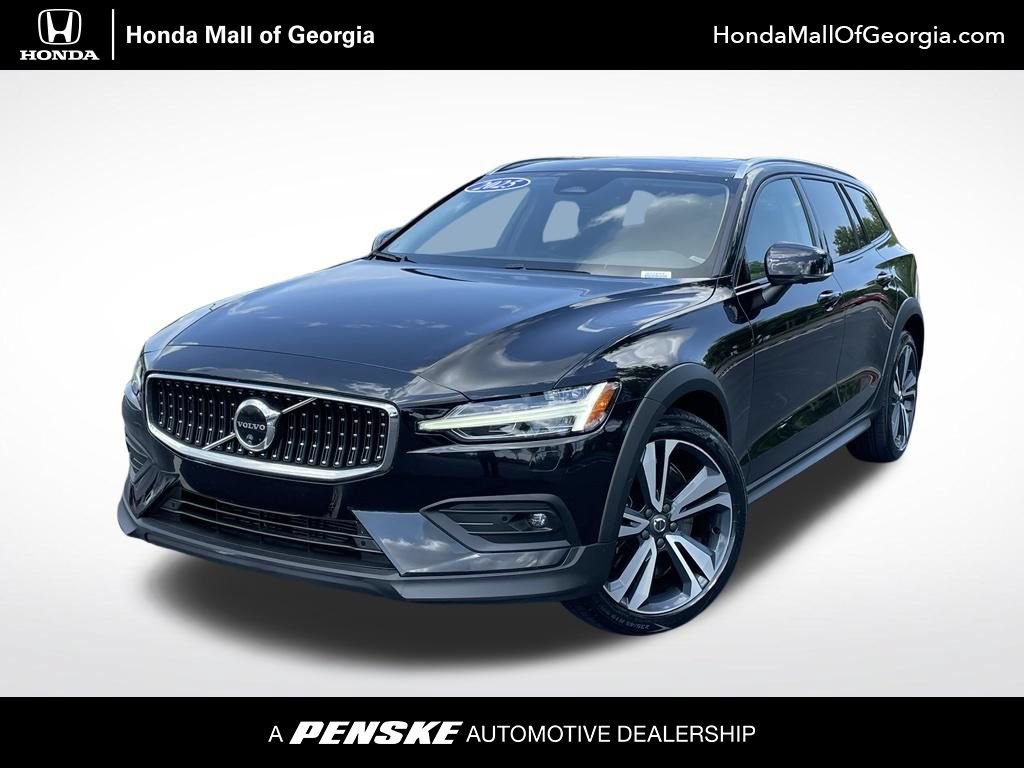 Used 2025 Volvo V60 B5 Cross Country Plus AWD/4WD image 1