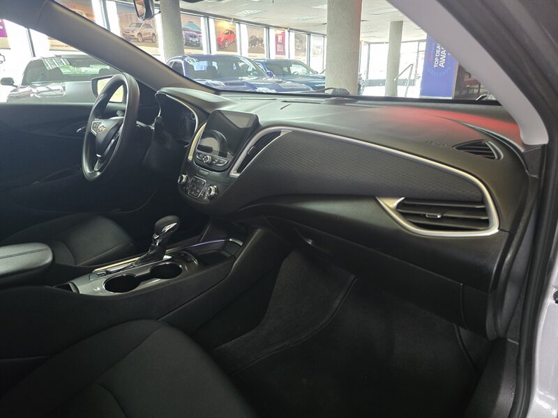 Used 2025 Chevrolet Malibu LT FWD image 13