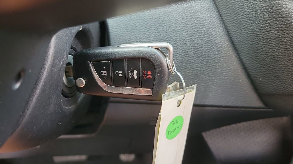 Used 2021 Toyota Corolla LE image 28