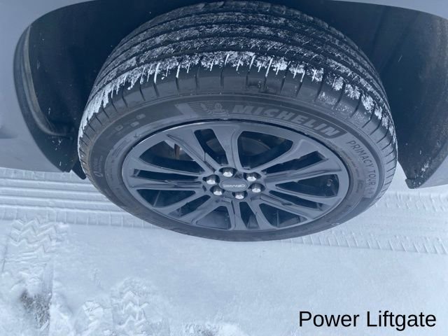 Used 2023 GMC Acadia SLE image 37