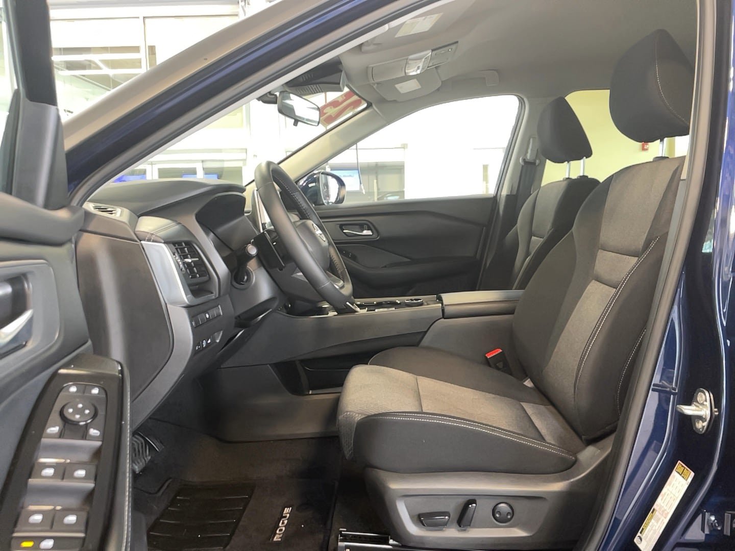Used 2025 Nissan Rogue SV image 12