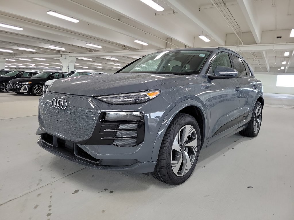 Used 2025 Audi Q6 e-tron Premium Plus w/ Premium Plus AWD/4WD image 4