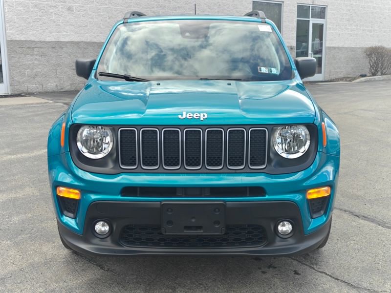 Used 2022 Jeep Renegade Latitude image 2
