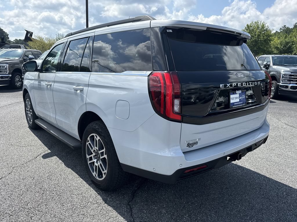 Used 2025 Ford Expedition Active AWD/4WD image 5