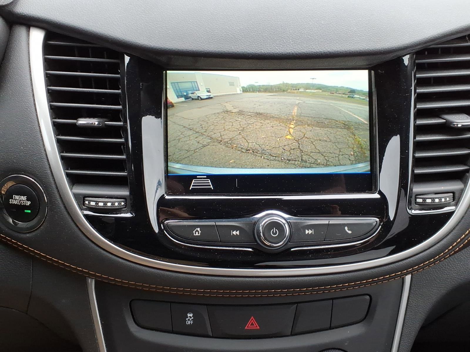 Used 2019 Chevrolet Trax LT w/ LT Convenience Package FWD image 14