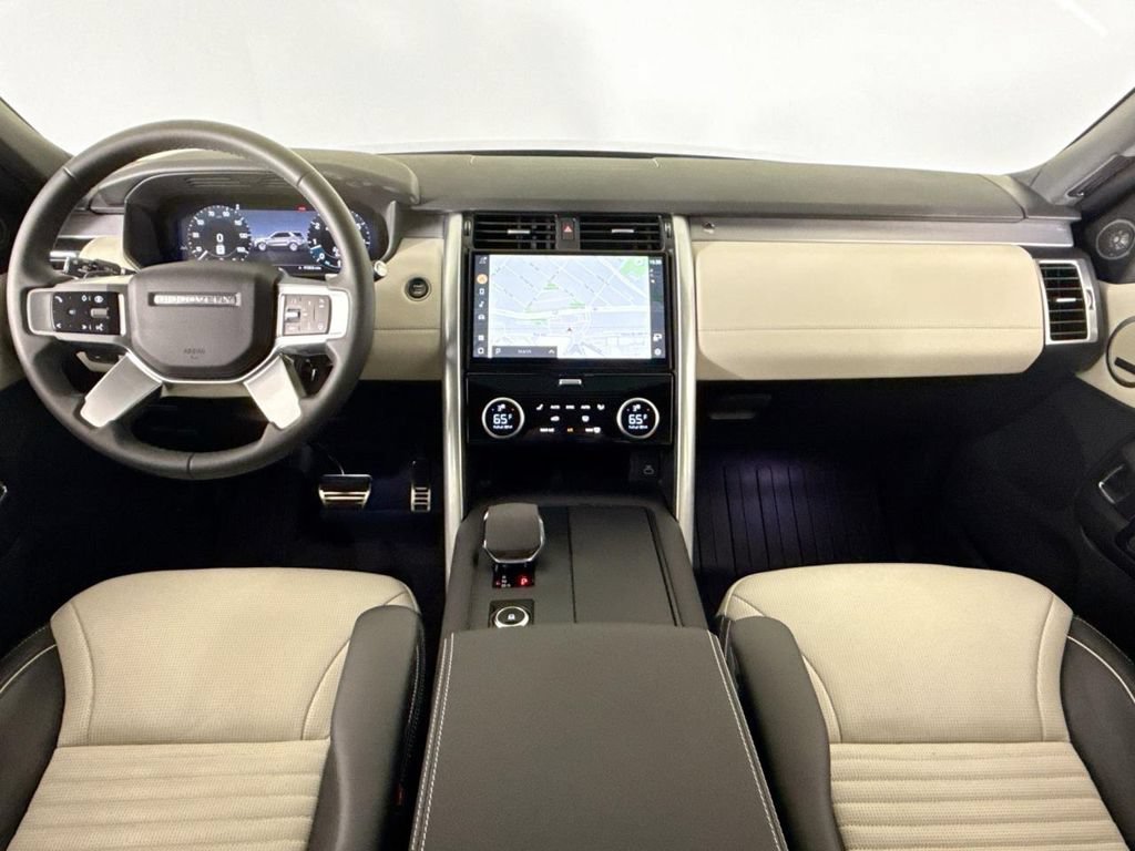 Used 2024 Land Rover Discovery Dynamic SE AWD/4WD image 9