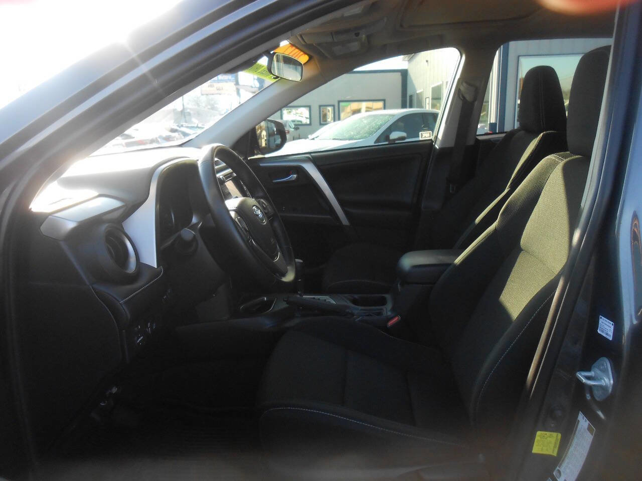 Used 2017 Toyota RAV4 XLE w/ Carpet Mat Package image 10