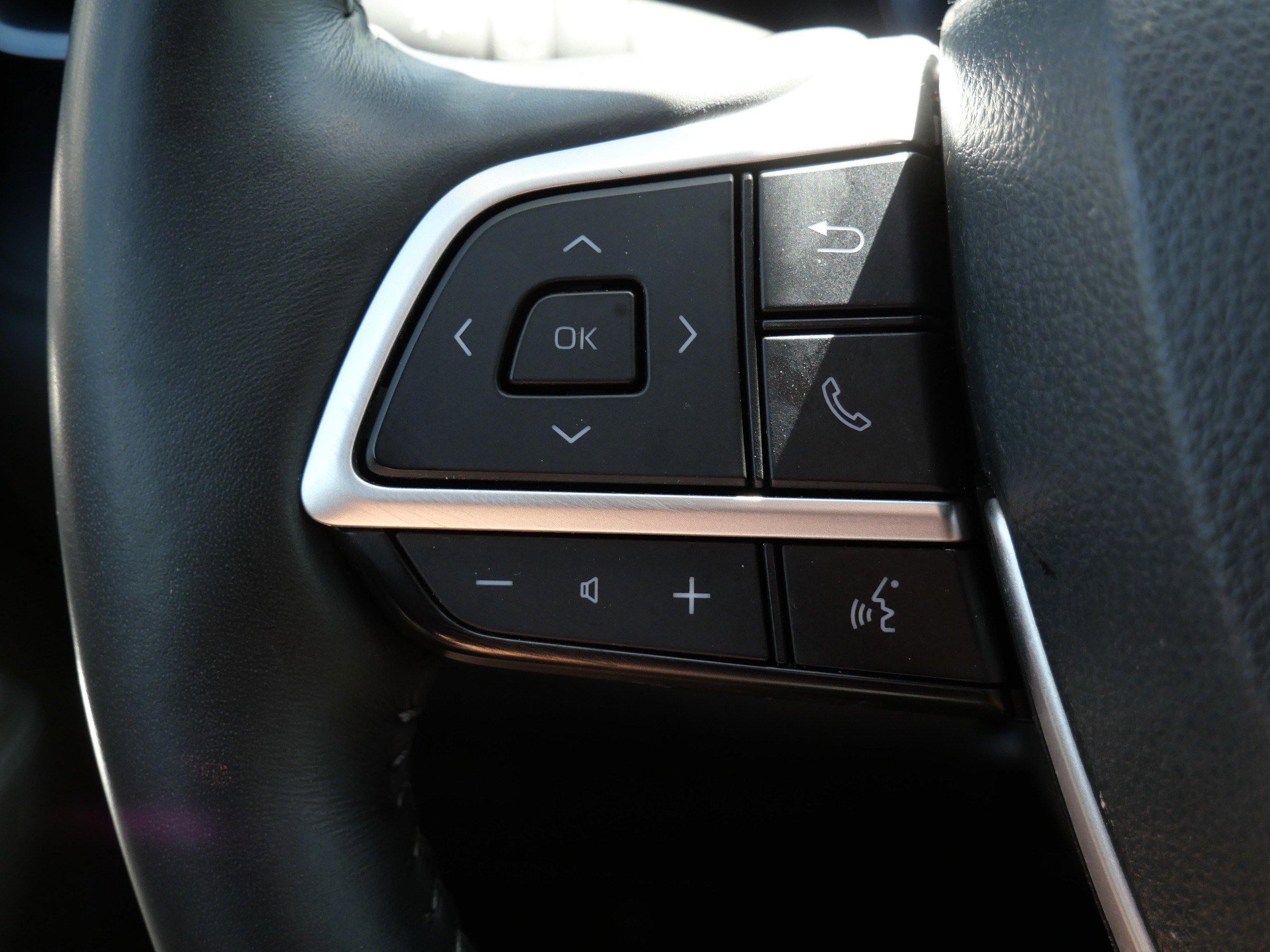 Used 2023 Toyota Highlander Limited AWD/4WD image 29