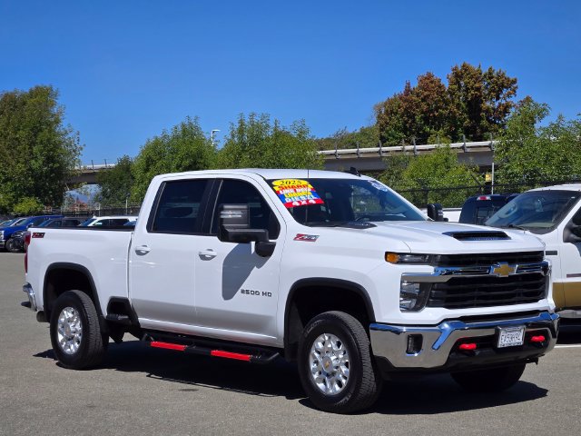 Used 2025 Chevrolet Silverado 2500 LT AWD/4WD image 2