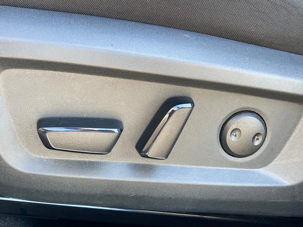 Used 2025 Nissan Rogue SV image 13