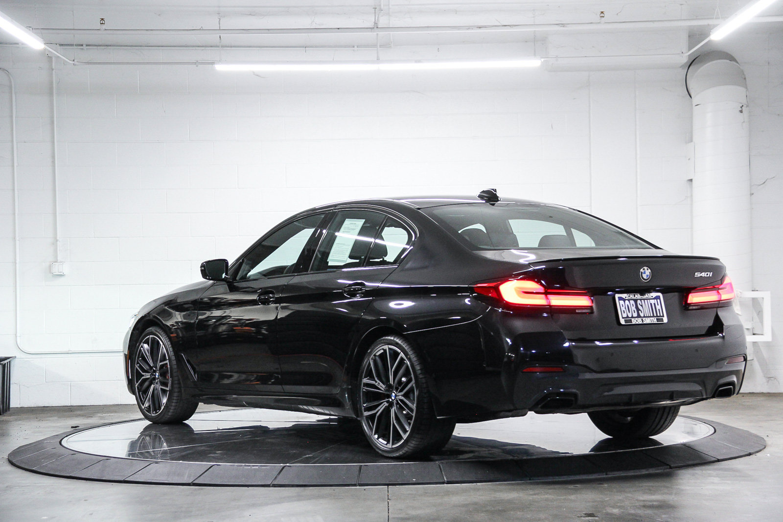 Used 2023 BMW 540i w/ M Sport Package RWD image 4