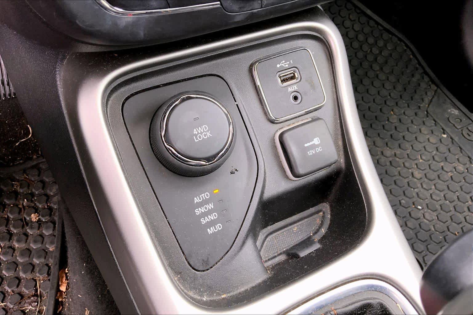 Used 2019 Jeep Compass Latitude w/ Cold Weather Group image 35