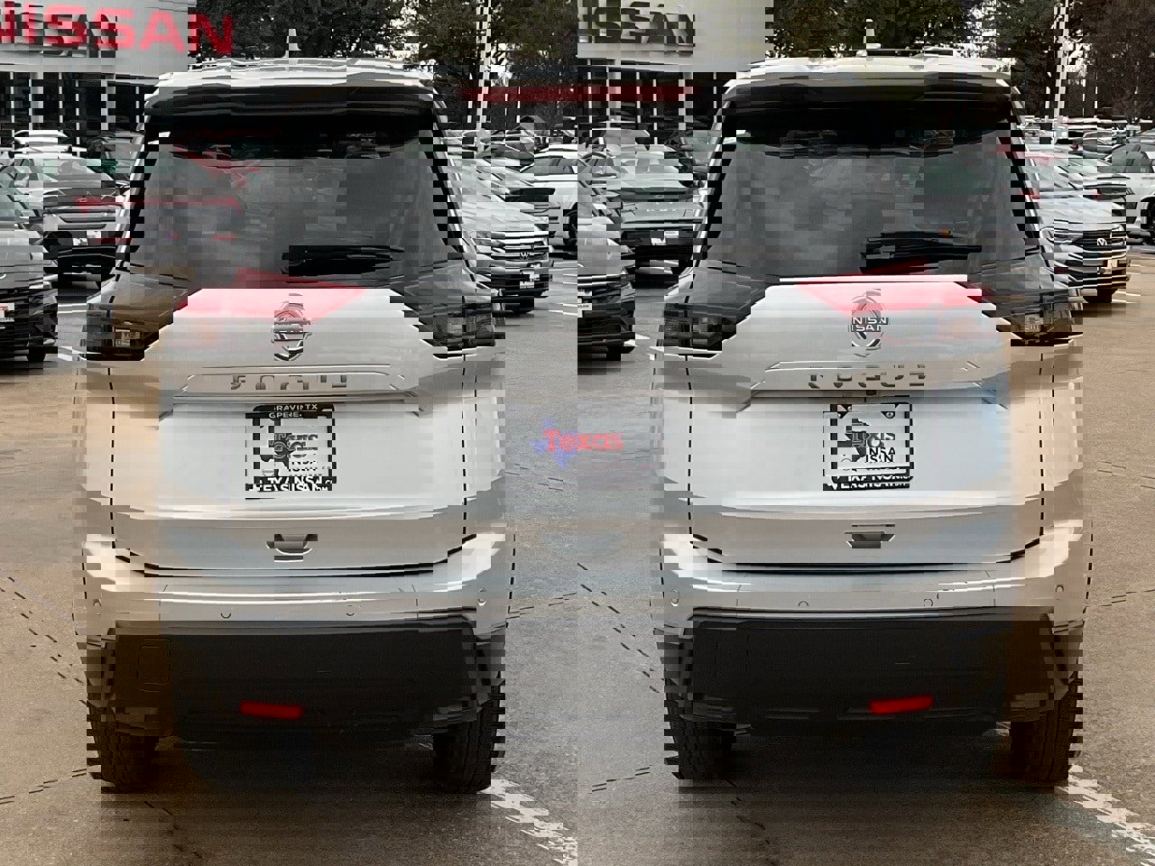 Used 2025 Nissan Rogue SV image 6