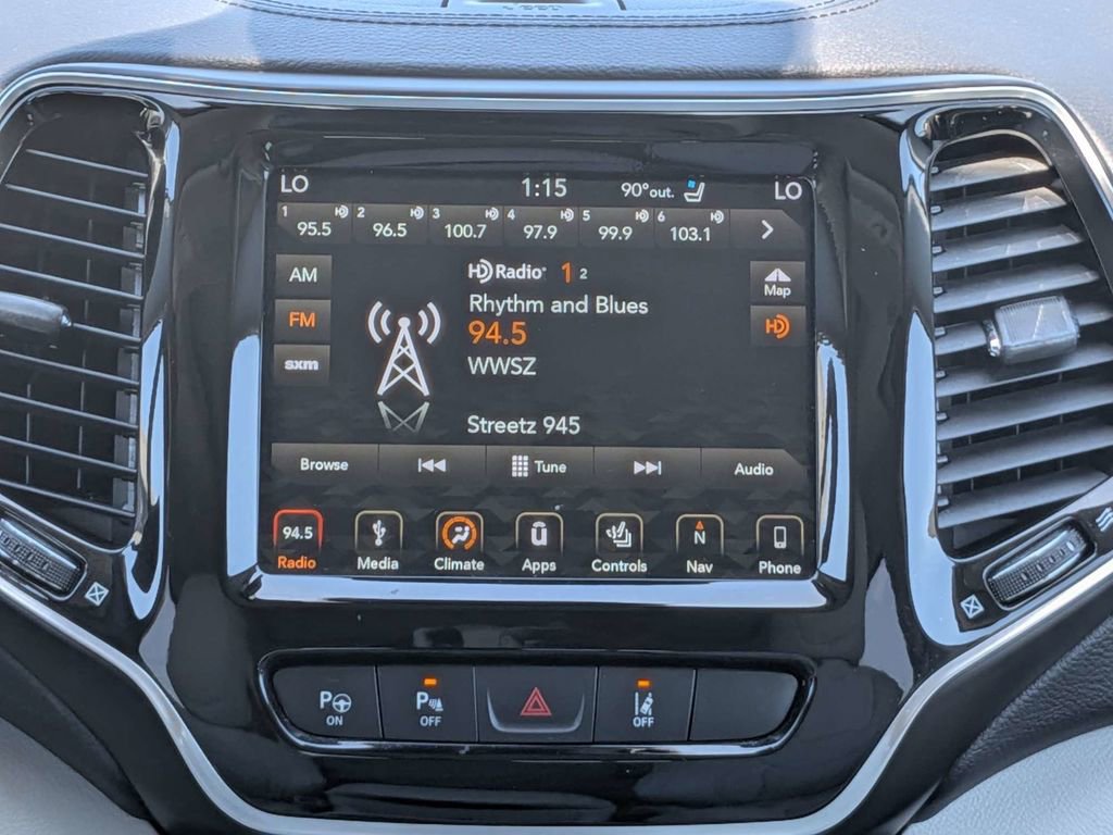 Used 2019 Nissan Kicks SR w/ Exterior Package image 17