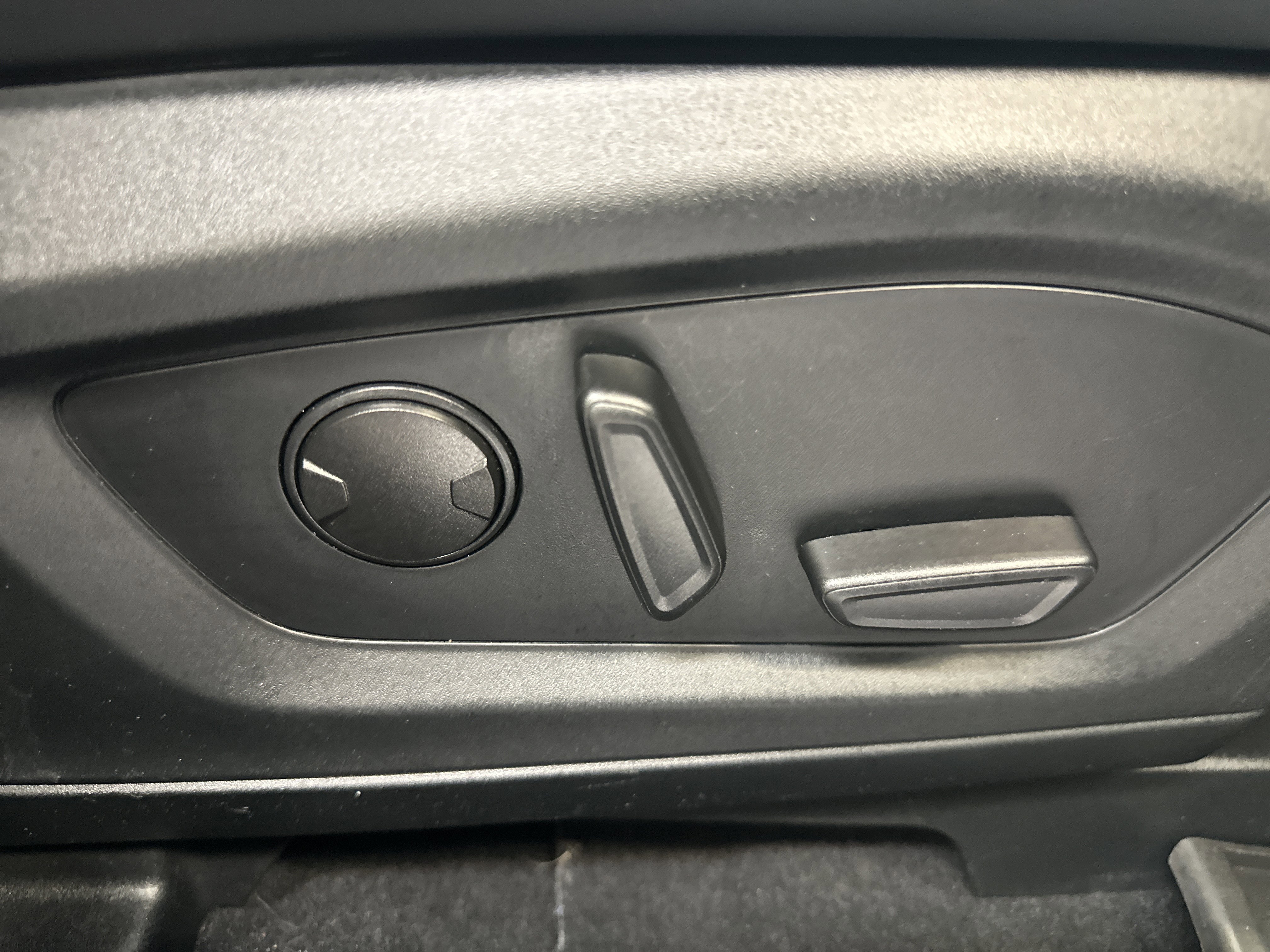 Used 2023 Ford Explorer XLT w/ Equipment Group 202A image 24