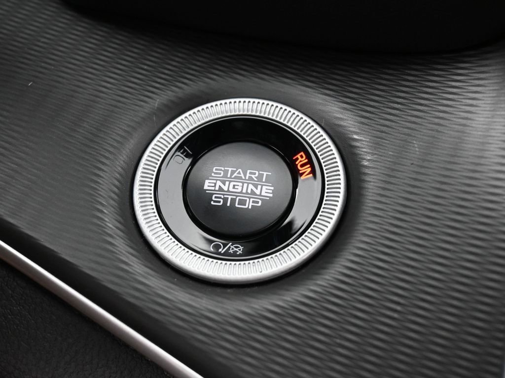 New 2025 Jeep Grand Cherokee Altitude image 26