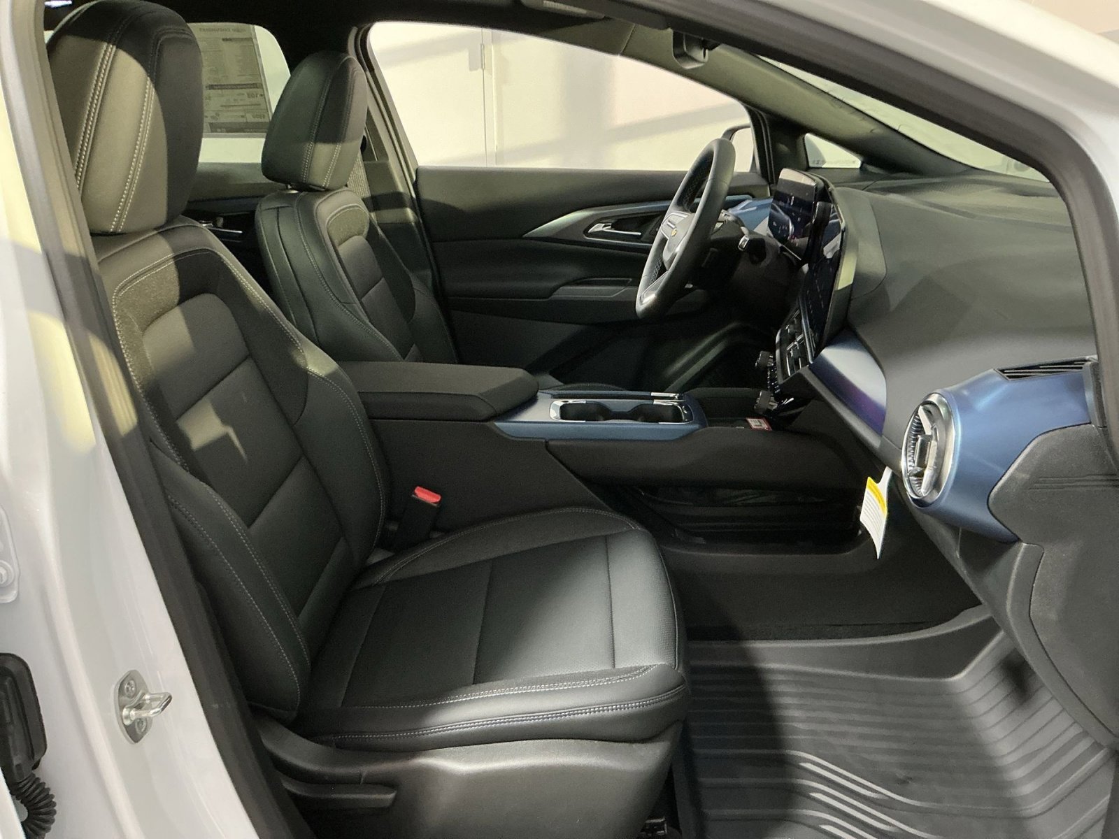 New 2026 Chevrolet Equinox EV LT image 34