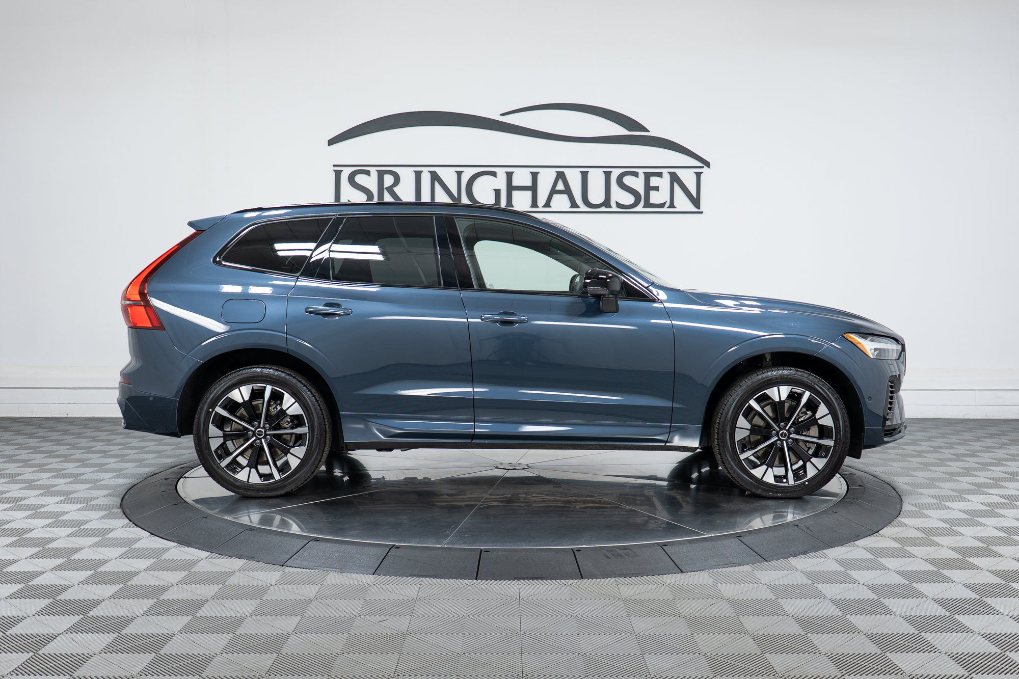 New 2026 Volvo XC60 T8 Plus w/ Climate Package AWD/4WD image 4