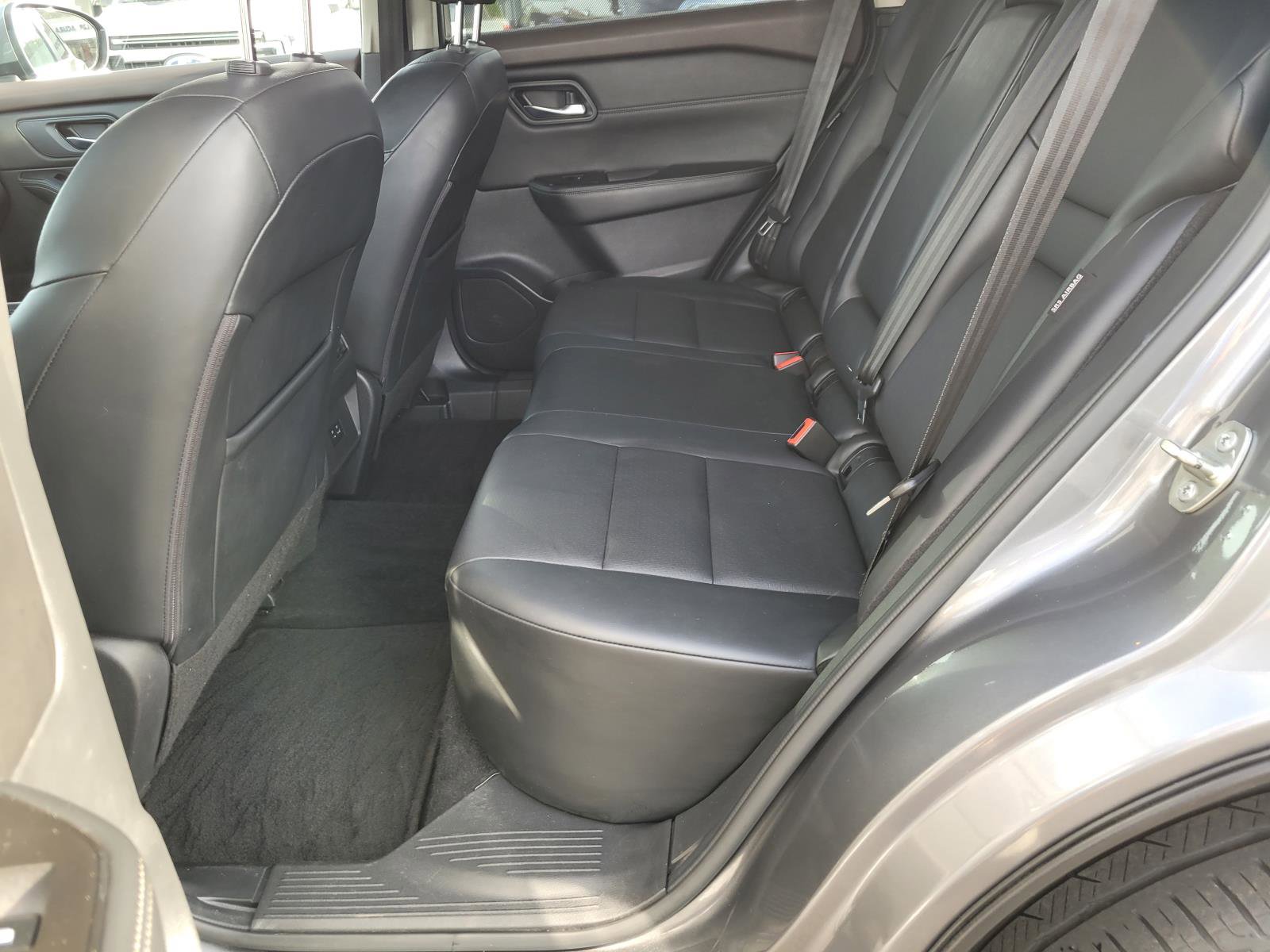 Used 2022 Nissan Rogue SV w/ SV Premium Package image 13