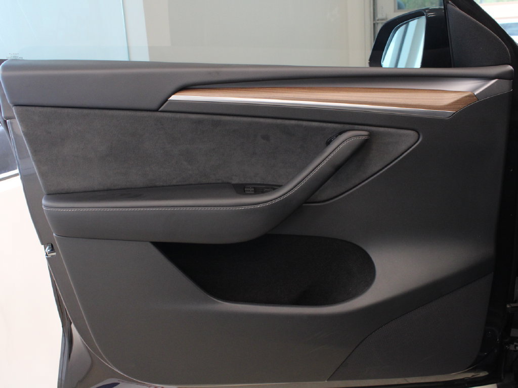 Used 2024 Tesla Model Y Long Range AWD/4WD image 15
