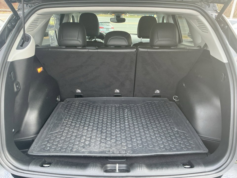 Used 2018 Jeep Compass Limited w/ Navigation Group image 17