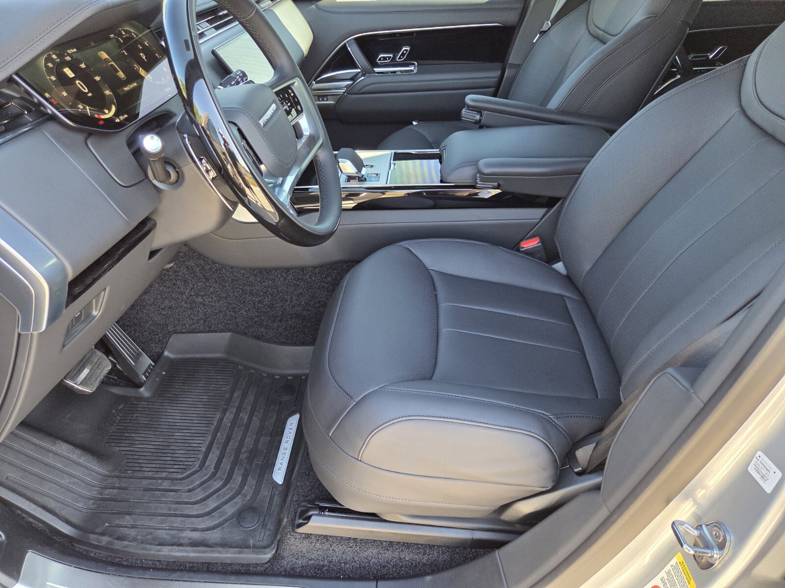 New 2025 Land Rover Range Rover SE image 17