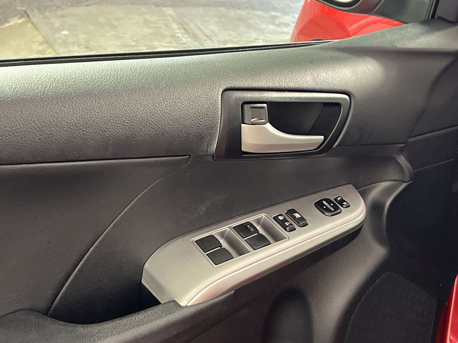 Used 2014 Toyota Camry SE FWD image 14
