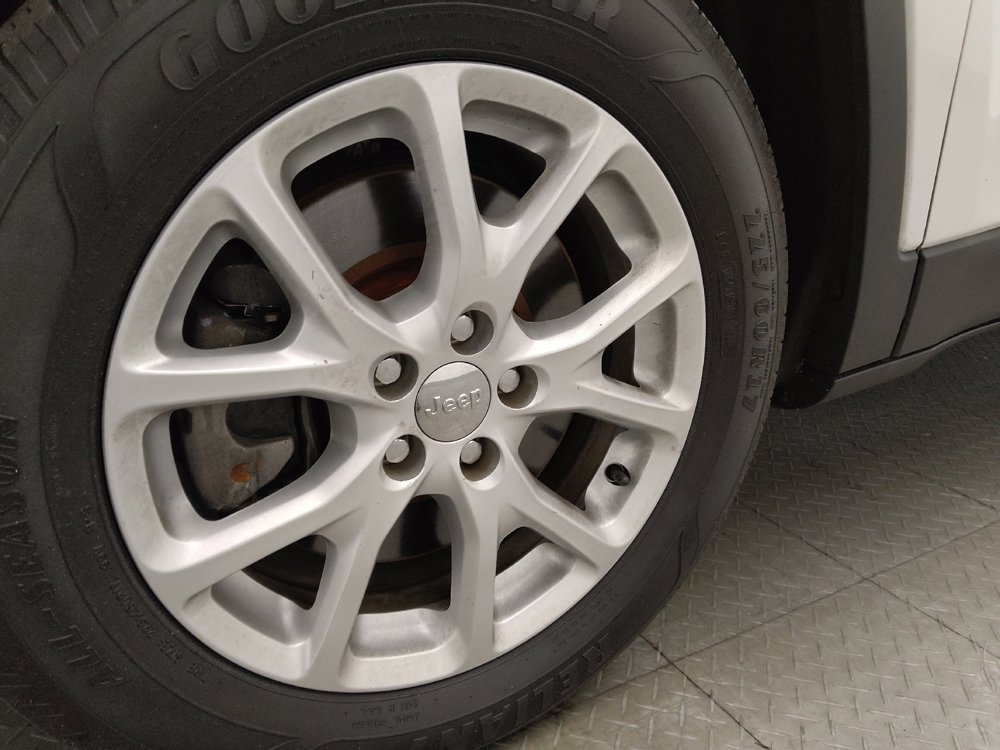 Used 2018 Jeep Cherokee Latitude Plus image 31