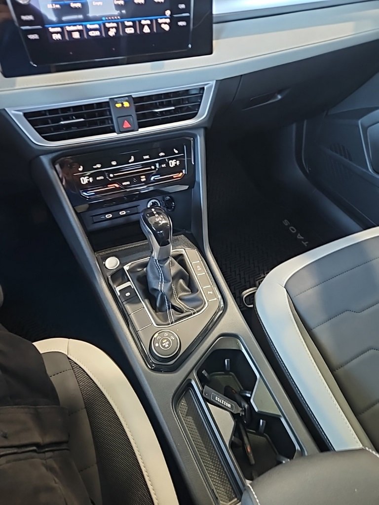New 2026 Volkswagen Taos SE image 32