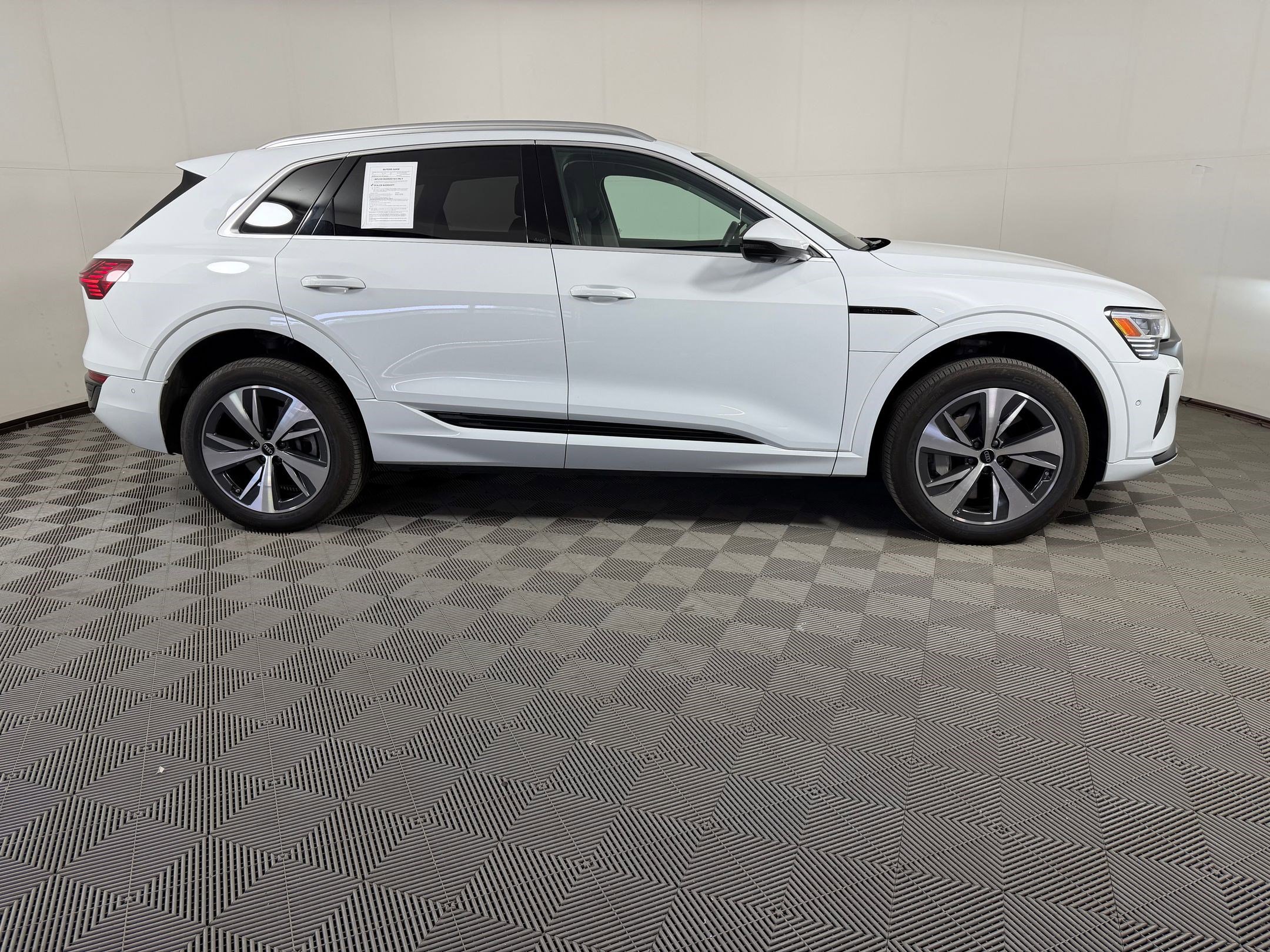 Used 2024 Audi Q8 e-tron Premium Plus AWD/4WD image 8