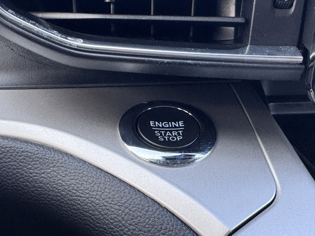 Used 2022 Ford Explorer XLT w/ Equipment Group 202A image 6