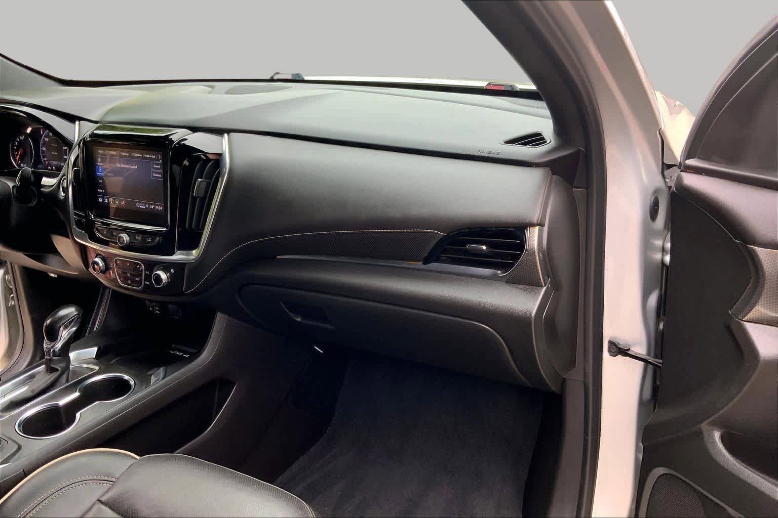 Used 2022 Chevrolet Traverse Premier w/ Redline Edition AWD/4WD image 19