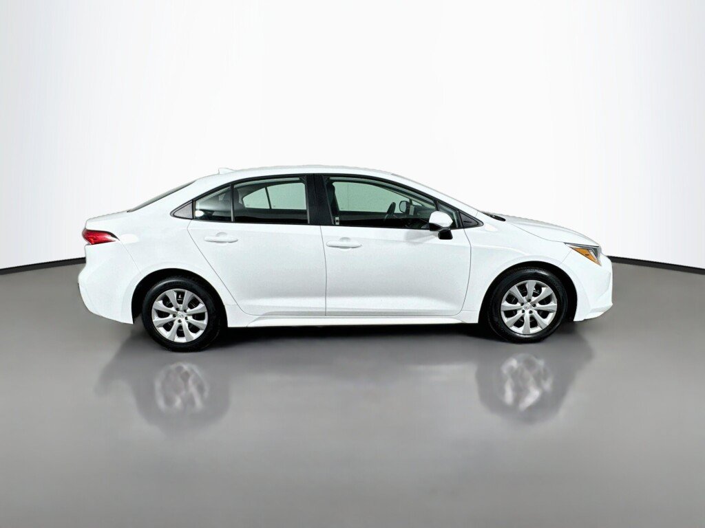Used 2025 Toyota Corolla LE FWD image 6