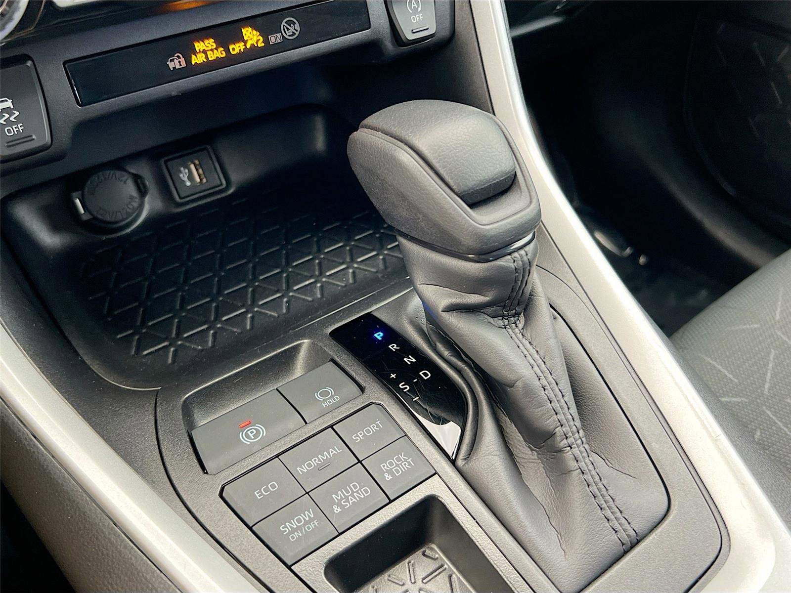 Used 2025 Toyota RAV4 XLE image 12