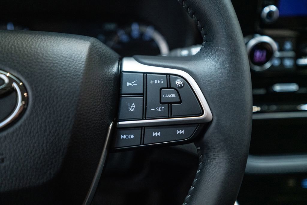 Certified 2025 Toyota Highlander LE image 19
