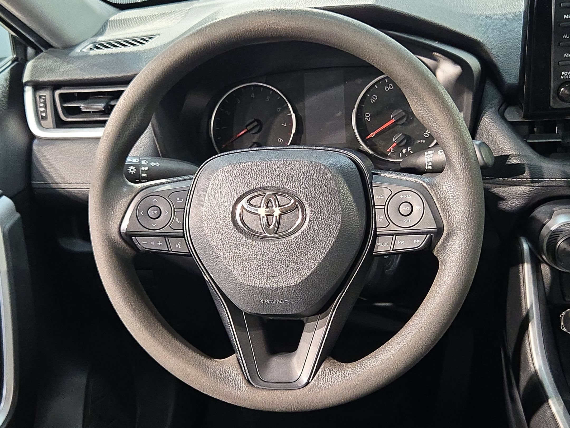 Used 2022 Toyota RAV4 LE FWD image 25