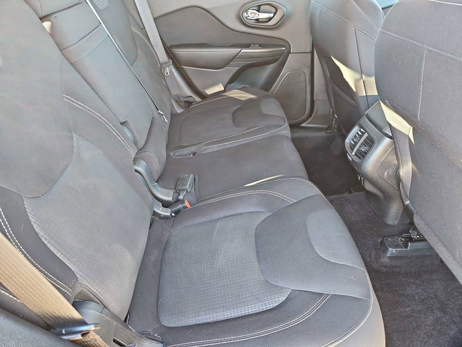 Used 2017 Jeep Cherokee Latitude image 21