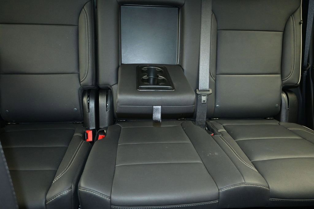 Used 2025 GMC Yukon Elevation w/ LPO, Elevation Black Package AWD/4WD image 28