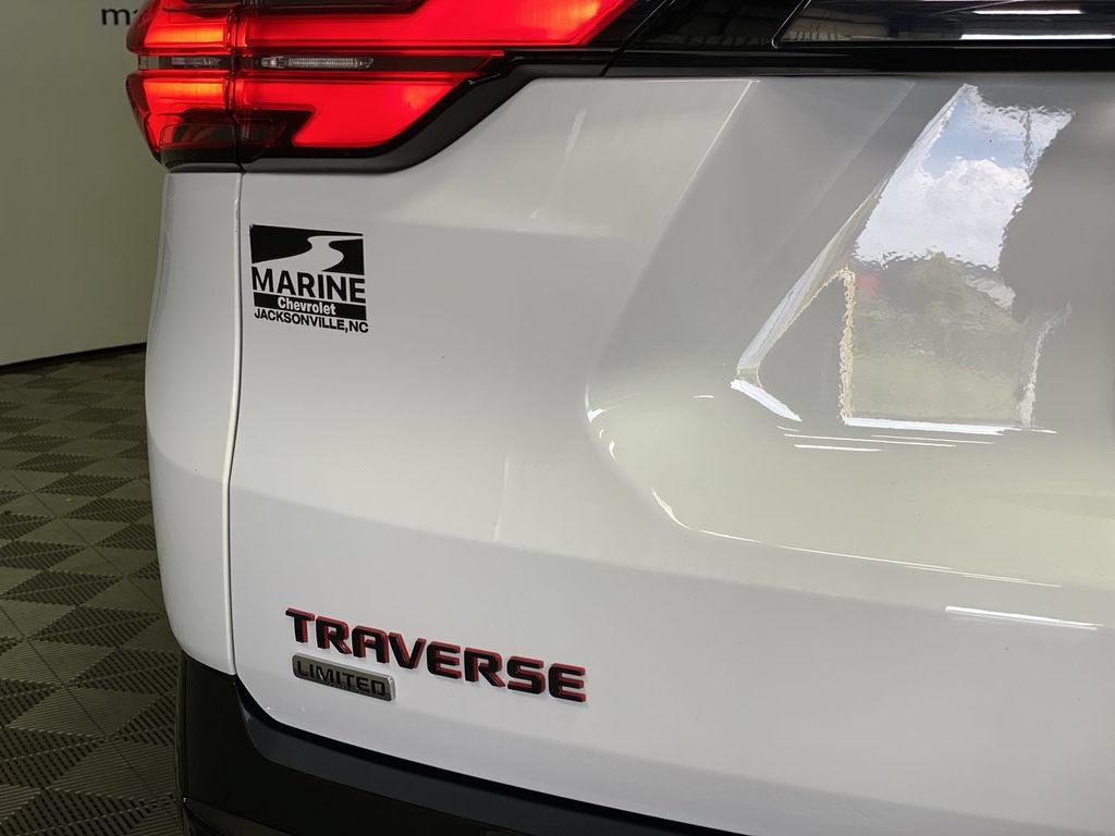 Used 2024 Chevrolet Traverse Premier w/ Redline Edition FWD image 39