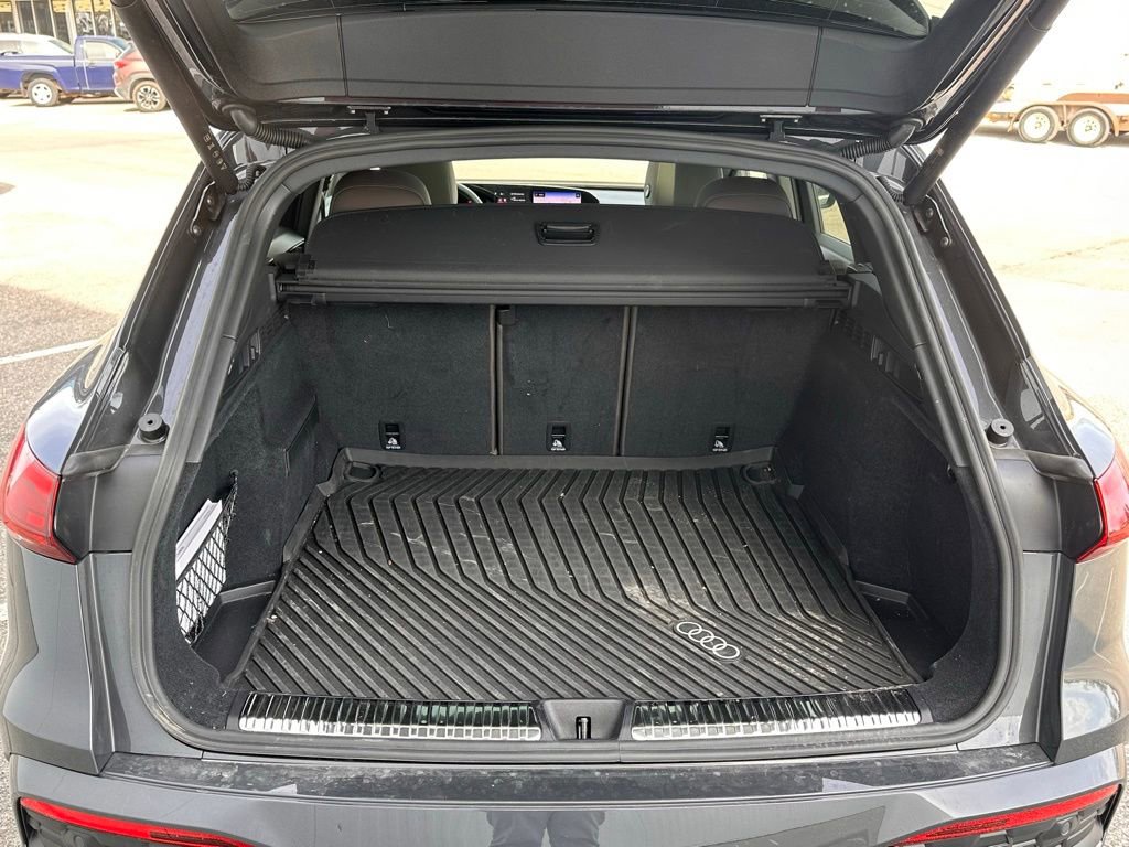 Used 2025 Audi Q5 Premium image 16