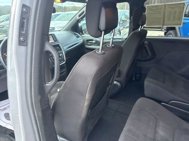 Used 2018 Dodge Grand Caravan SE image 27