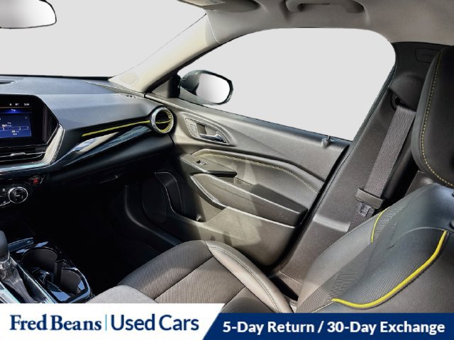 Used 2025 Chevrolet Trax ACTIV w/ Sunroof Package FWD image 30