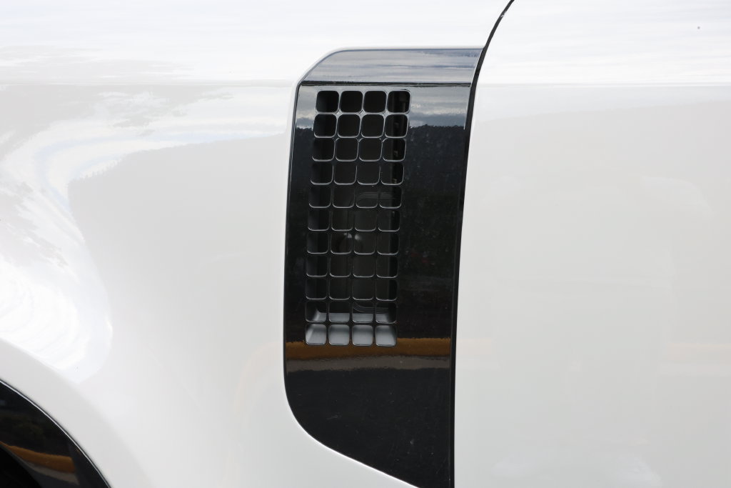 New 2026 Land Rover Defender 110 X-Dynamic SE AWD/4WD image 8