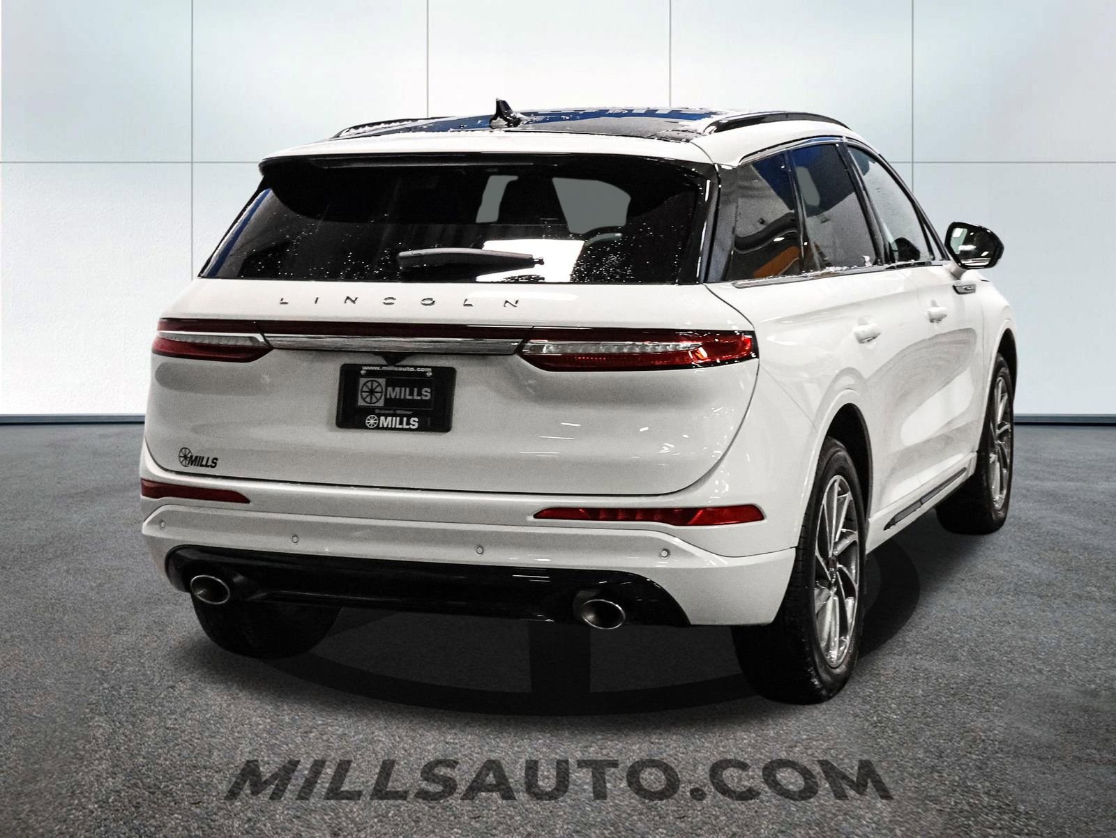 Used 2025 Lincoln Corsair Grand Touring image 7