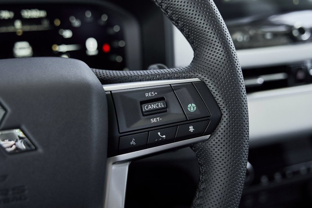 Used 2025 Mitsubishi Outlander SE FWD image 38