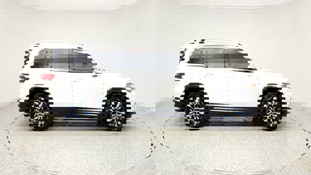 Used 2023 Mercedes-Benz EQB 350 4MATIC SUV w/ Exclusive Package image 4