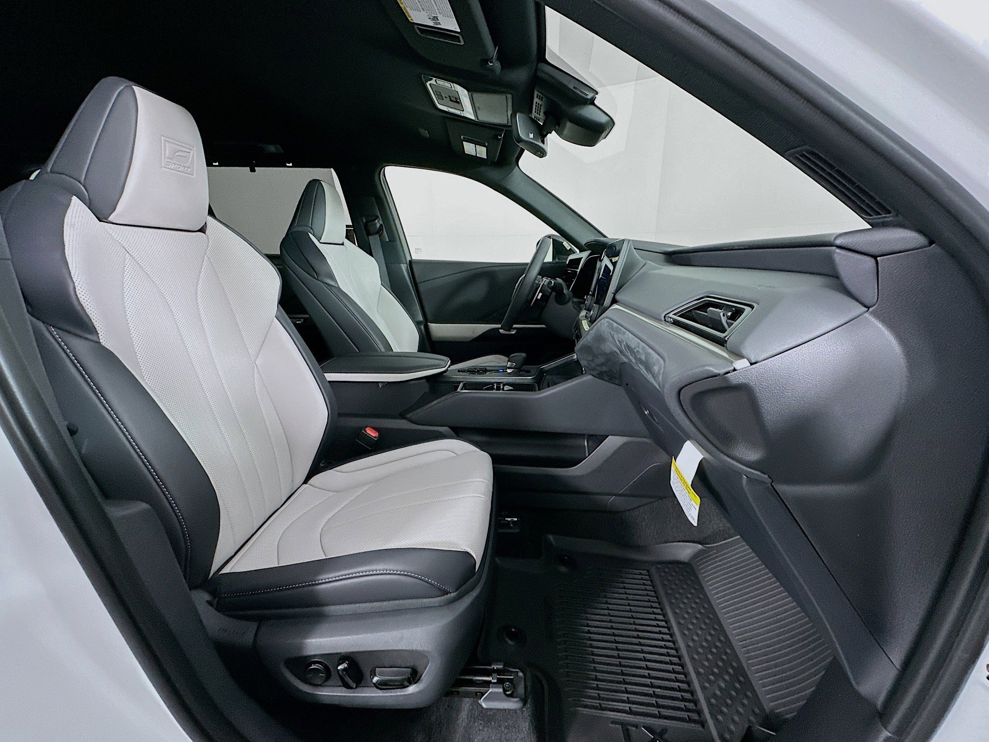 New 2026 Lexus TX 500h AWD image 32